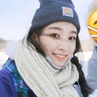 比阳光更耀眼的笑容. 我只是想掀起你的头发