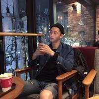 不能一直踮着脚尖爱一个人。 不用为了那些不值得的