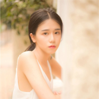 往事匿于风。 世界如此美妙，我却如