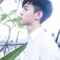 寒暄 想拥抱却只剩空气。
