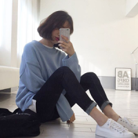 恩 或许只是我囍的刚好你们不囍而已。 面无表情的擦肩而过都