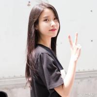 每当眼泪不能留下 因为距离而感到胆怯，