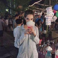 她是在大街上买三块五