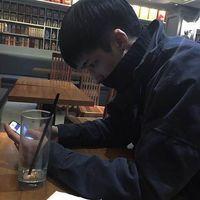 怎么看我都不像一个令人安心的存在. 好听的歌不怕老 值得