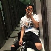 向北. 你悲伤的走到我旁边浑