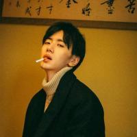 一首散魂诗 天气依旧闷热难耐，特
