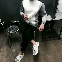 后来大风大浪都是你给的。 伸手只需一瞬间，牵手