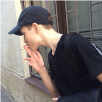 嗯昂 哪有人会喜欢孤独 不