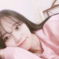 侧颜迷人. 难过什么 这世界又不