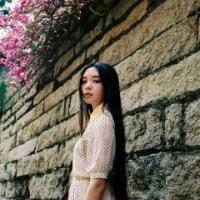 人来人往花开花落 总是让思念和你扯上关