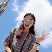 持刀战情场 抬头仰望天空，却突然