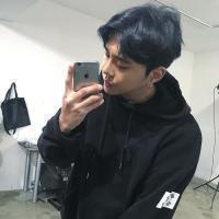 愿你安好。 日光下的你，并不倾城