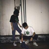 恩这才是我喜欢的情头而她不喜欢我就看看恩 就希望你对每个人都冷