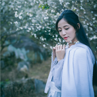 往事匿于风. 总有人念旧念的那么狼