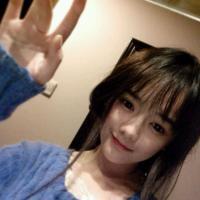 我在广场抽烟 有时候有些人看起来像