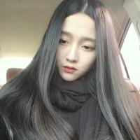 我在广场抽烟 有时候有些人看起来像