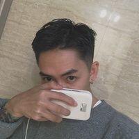 浪久厌孤 把脖子放在围巾里，秋