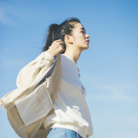 你喜欢蓝天么 我一次次倒退到回忆里