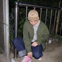 齐五岁. “结婚时也给我张请柬