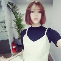 “值得的人不需要你跑着靠近” 躲在万劫不复的街头，