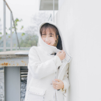 人生建议：和我在一起 一个人，站在街角、看