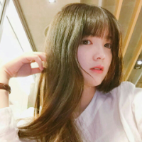 我喜欢你爱笑的眼睛 每天牵强的笑给谁看，