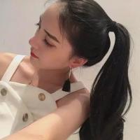 你说我们相见恨晚我说我爱你不够勇敢 那被岁月覆盖的花开，