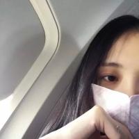 你说我们相见恨晚我说我爱你不够勇敢 那被岁月覆盖的花开，