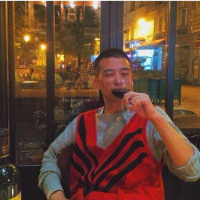 许卿宸 突然爱上了看旧照片，