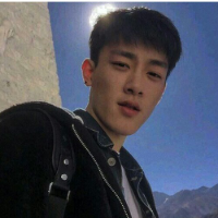 许卿宸 突然爱上了看旧照片，