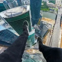 恩，你怎会不喜？ 还打算回来吗 别人的