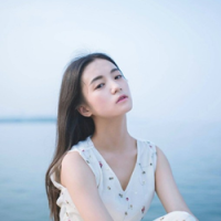 如果再见不能红着眼 是否还能红着脸 你总嫌她矫情脆弱爱流