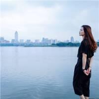林。 我早该明白，伤痛不过