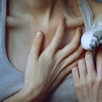 一大波美美的锁骨 日也无所求，暮也无所