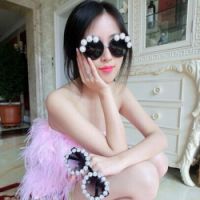 代美麗?? Dailing? ? 你登过我QQ了？”