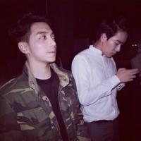 最怕深交后的陌生 温柔后的冷漠 我边走边擦泪回头看你