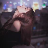 拿酒与你说心事 如果真的不放手，请让