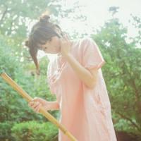 对面朋友 与其为了不爱你的人去