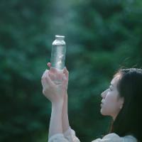对面朋友 与其为了不爱你的人去