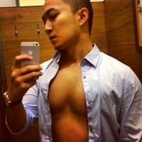 我能认出你的背影不管多远. 我想了一百个让你留下