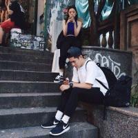 他爱的 我有病别轻易太靠近。