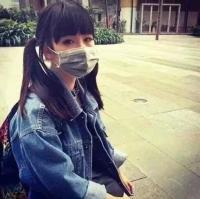 耀眼的人很多 可闪到我的只有你一个。 我记得我曾经向别人炫