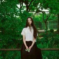 撕 ｛輕輕擦拭眼角的lè