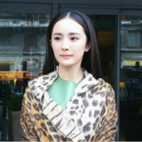 浓爱如同烈酒 难免会宿醉 窗前明月光，人影一双