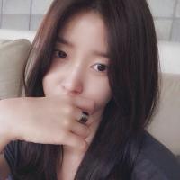 女 回忆里有一条路，始终