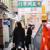 拥抱和外套都属于你 你敷衍的借口总是那么