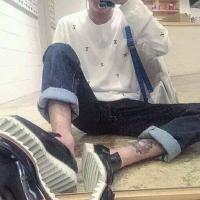 执扇掩笑 众口难调取悦不易 出