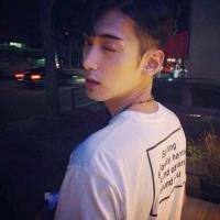 执扇掩笑 众口难调取悦不易 出