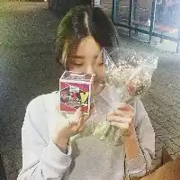歖就别怂. 不见面不等于不思念，