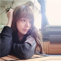 女孩の 曾经我为遍体鳞伤 没